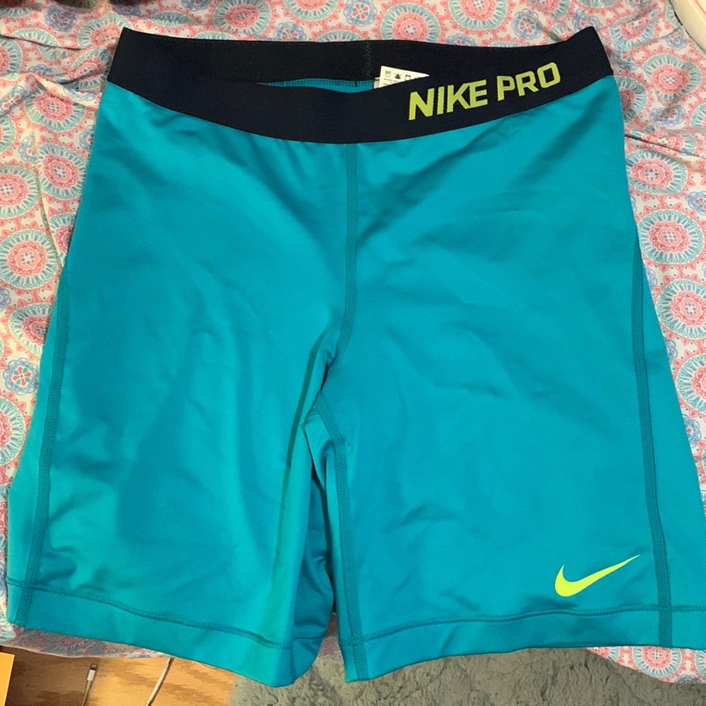 Nike pro